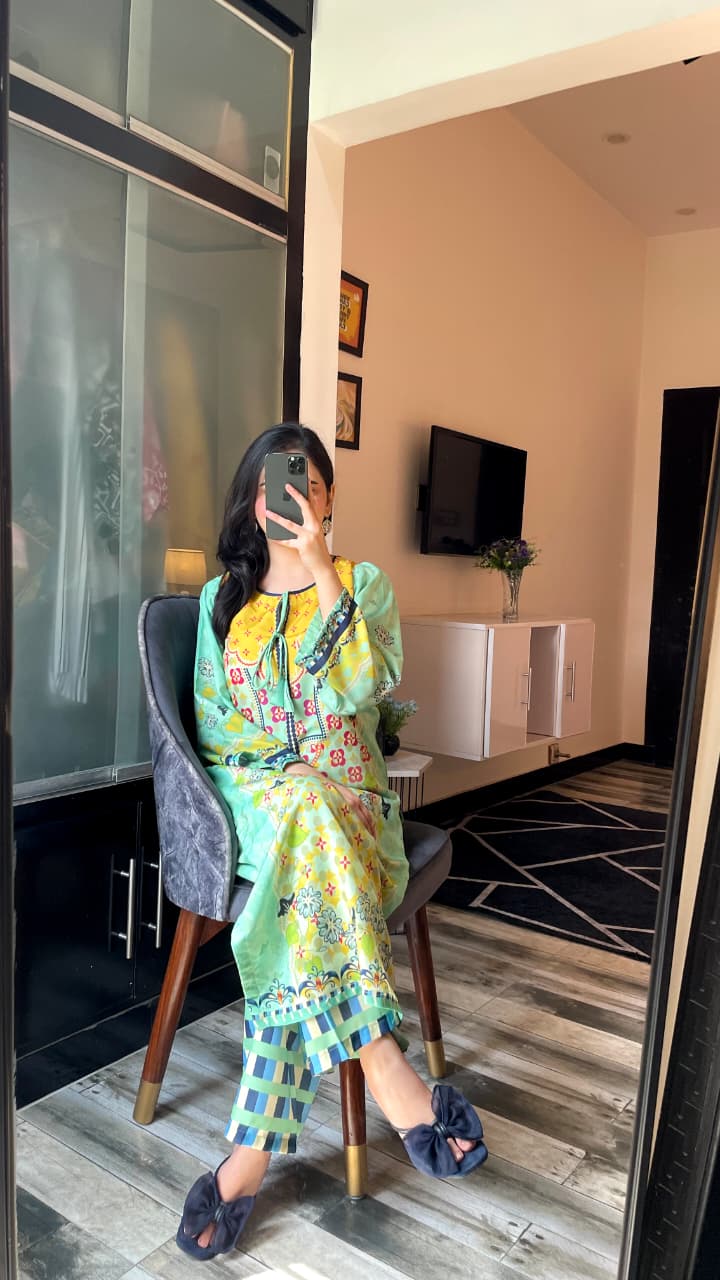 2-Piece Silky Lawn