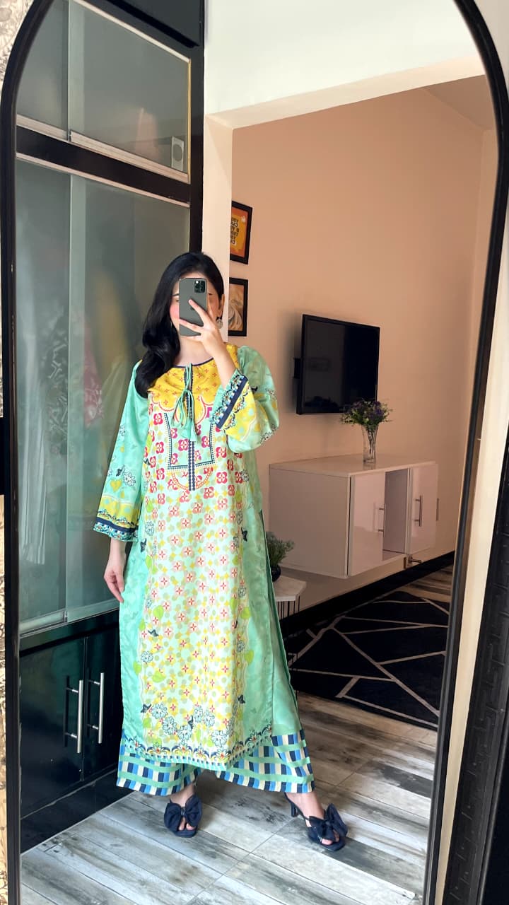 2-Piece Silky Lawn